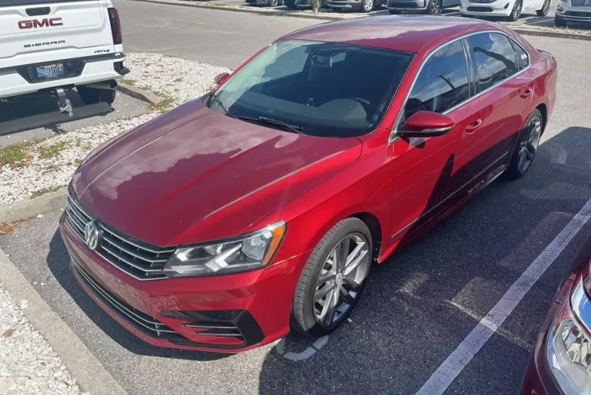 2016 Volkswagen Passat S photo 1