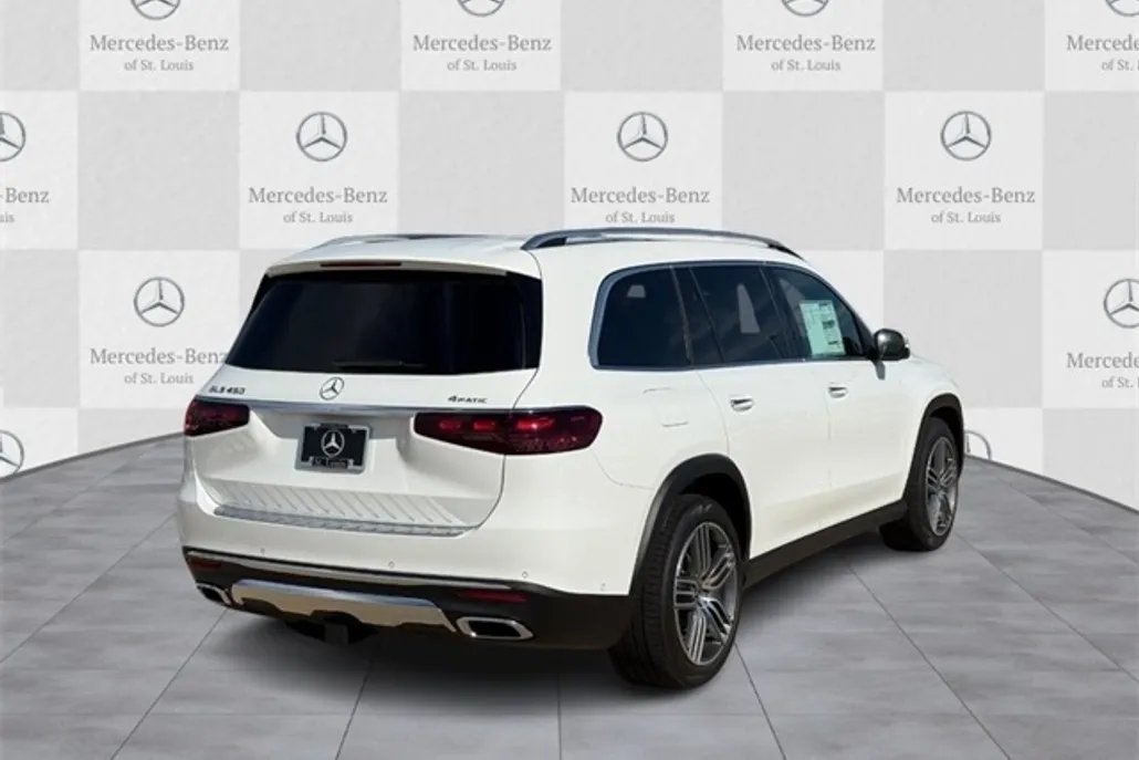 2025 Mercedes Benz GLS 450 4MATIC photo 1