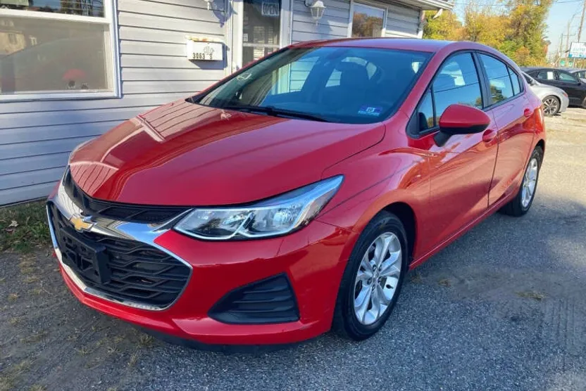 2019 Chevrolet Cruze LS photo 1