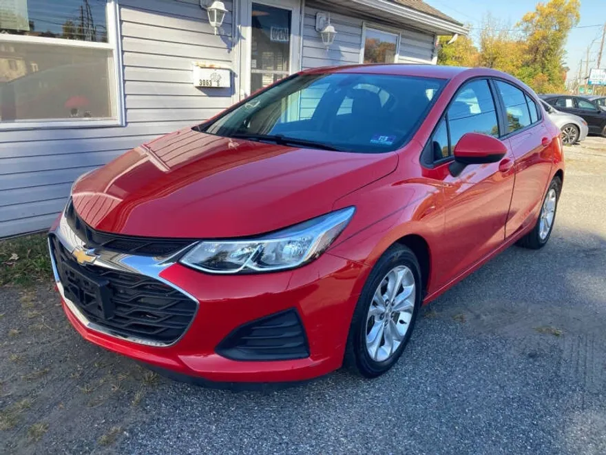2019 Chevrolet Cruze LS photo 1