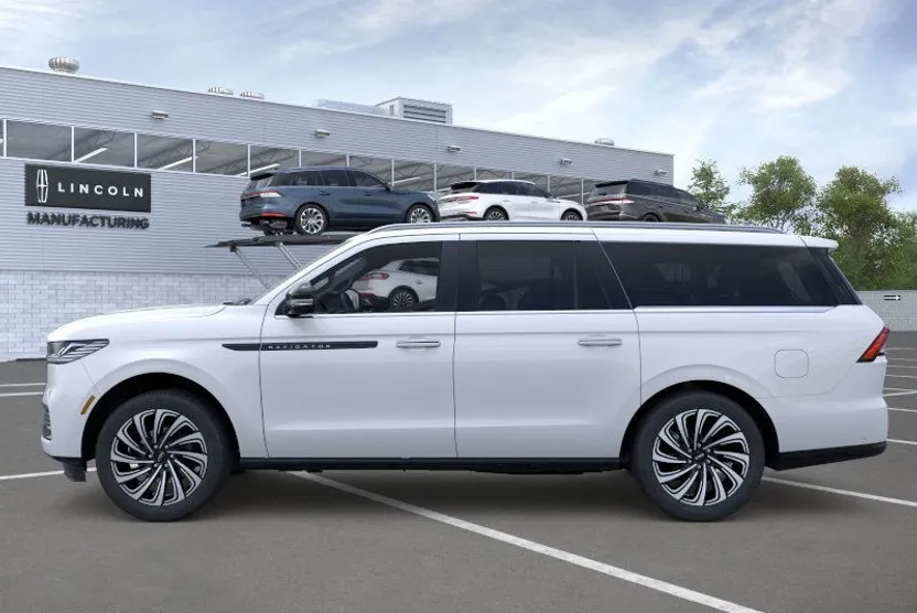2025 Lincoln Navigator Black Label photo 1