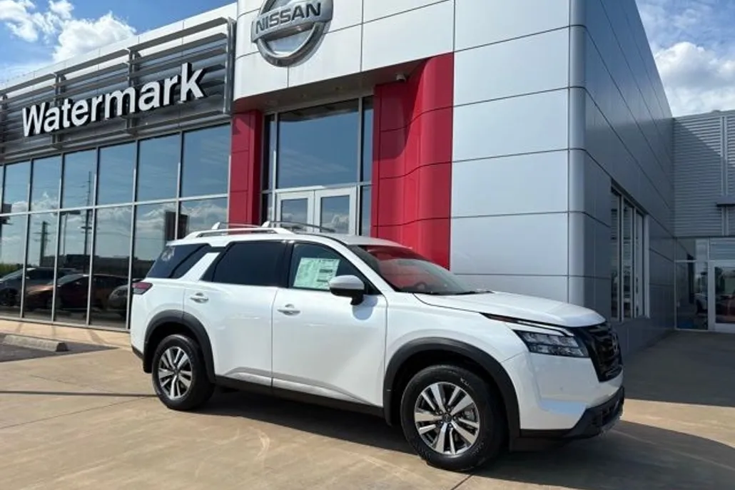 2025 Nissan Pathfinder SL photo 1