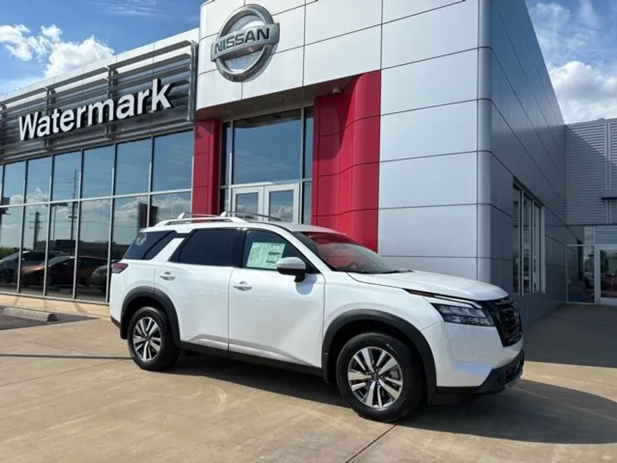 2025 Nissan Pathfinder SL photo 1