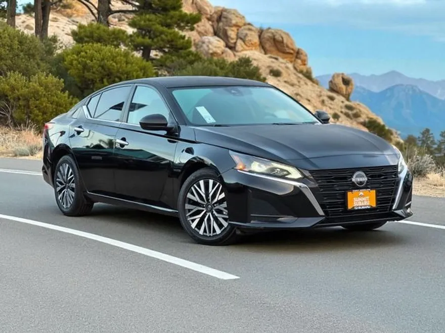 2024 Nissan Altima 2.5 SV photo 1