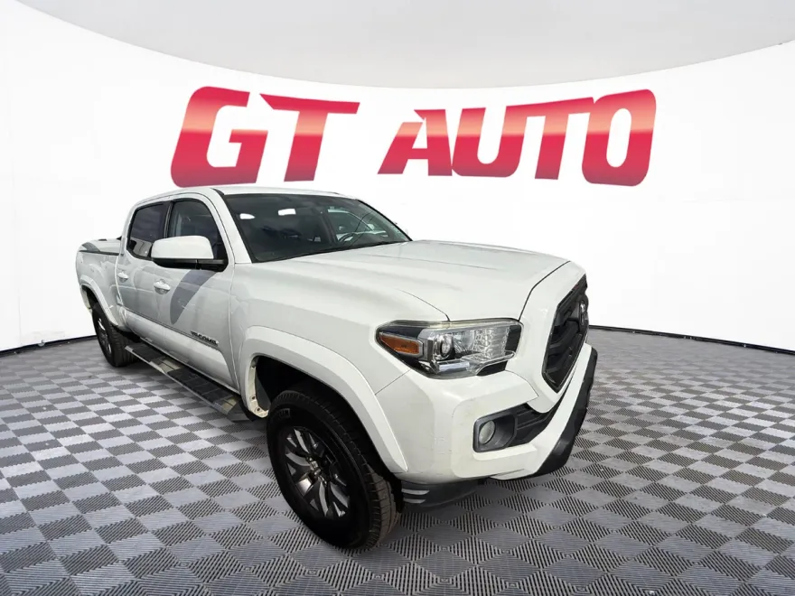 2017 Toyota Tacoma SR5 V6 photo 1