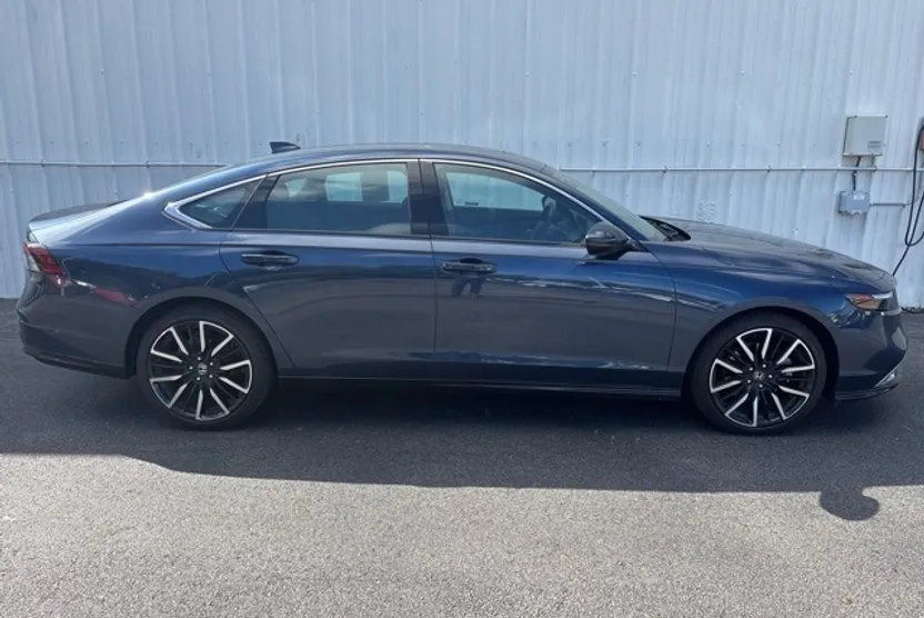 2024 Honda Accord Hybrid Touring photo 1