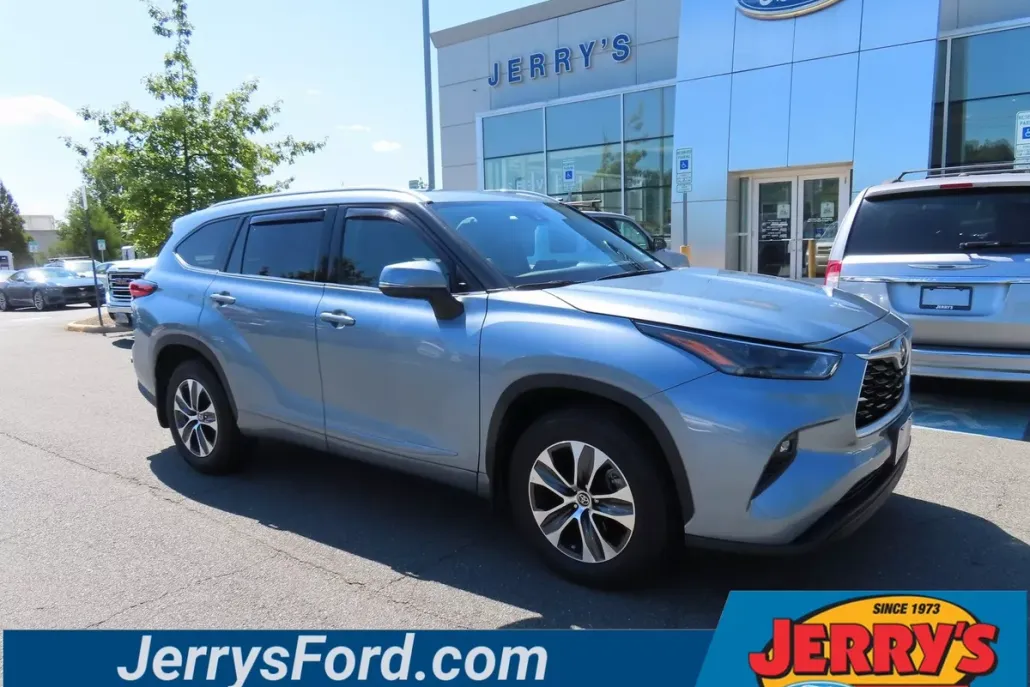 2022 Toyota Highlander XLE photo 1