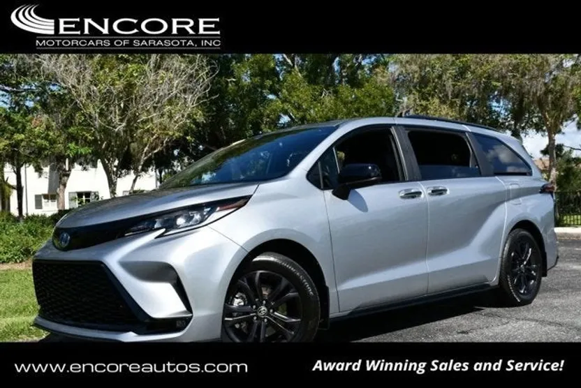 2025 Toyota Sienna XSE photo 1