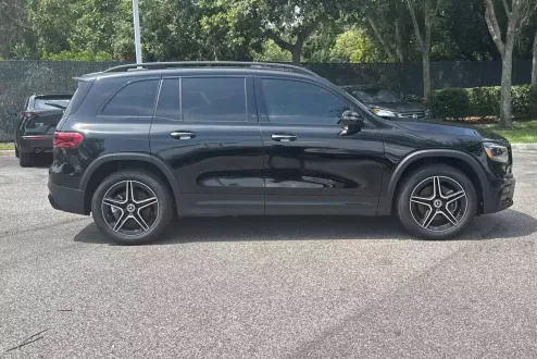 2025 Mercedes Benz GLB 250 photo 2