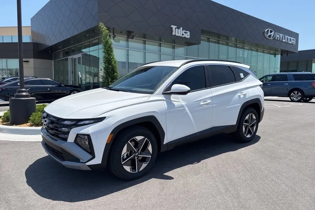 2025 Hyundai Tucson SEL photo 1