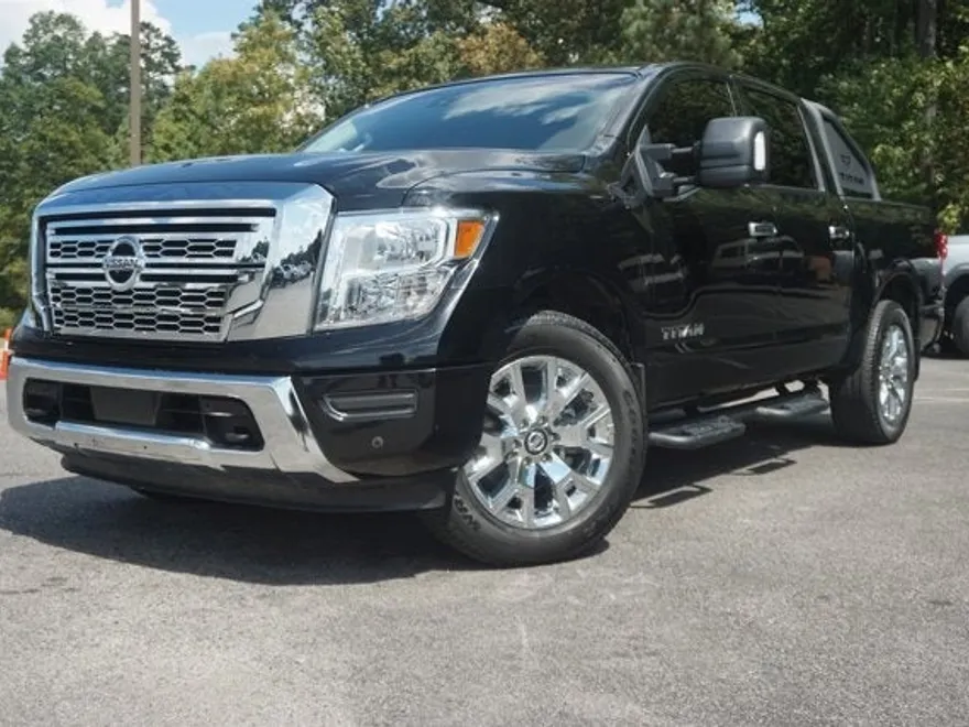 2022 Nissan Titan SV photo 1