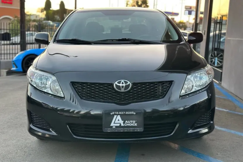 2010 Toyota Corolla LE photo 1