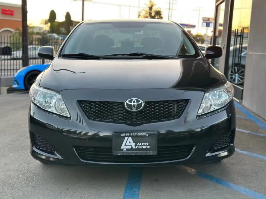 2010 Toyota Corolla LE photo 1