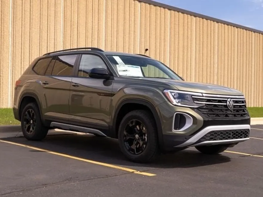 2025 Volkswagen Atlas Peak Edition SE photo 1
