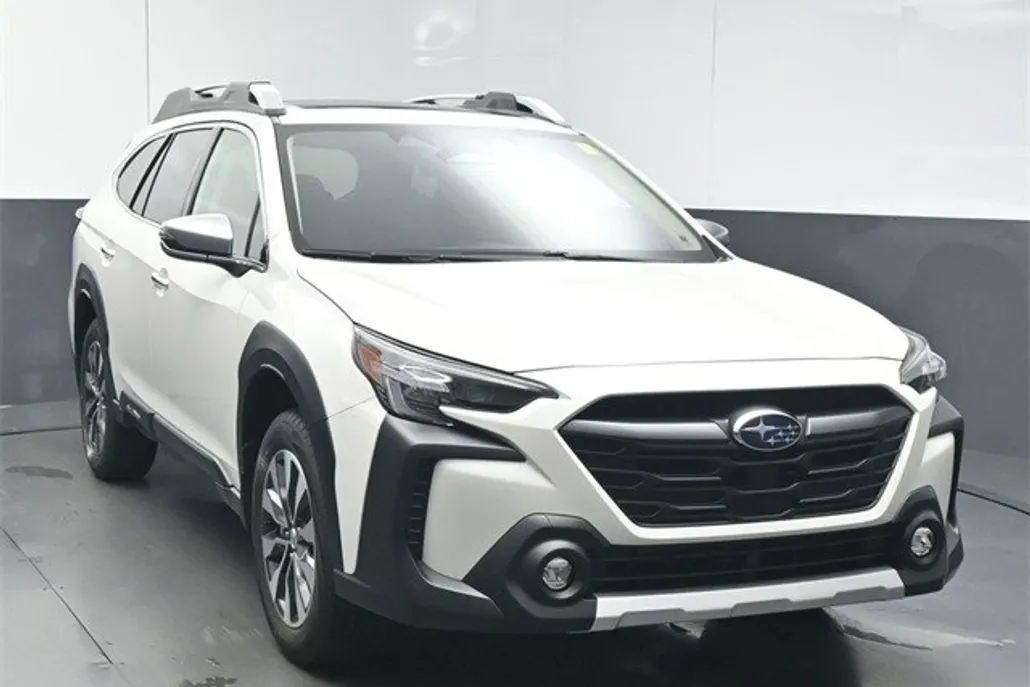 2025 Subaru Outback Touring photo 1