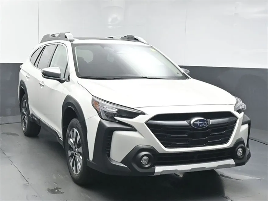2025 Subaru Outback Touring photo 1