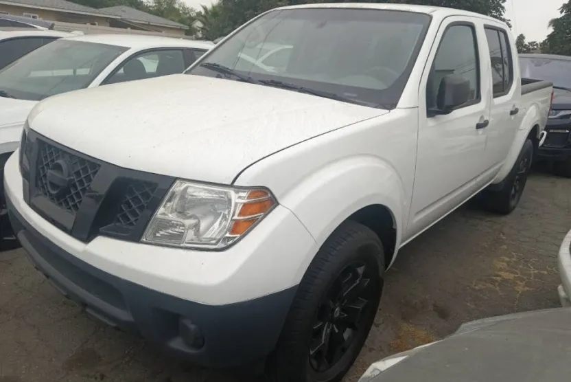 2020 Nissan Frontier SV Crew Cab photo 1