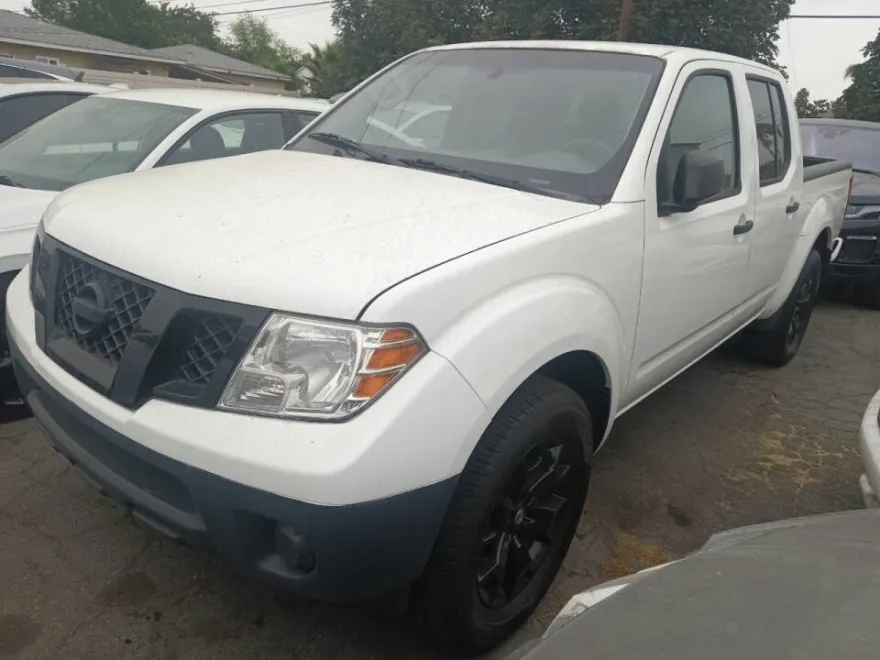 2020 Nissan Frontier SV Crew Cab photo 1