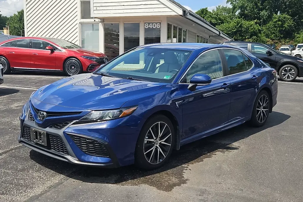 2023 Toyota Camry SE photo 1