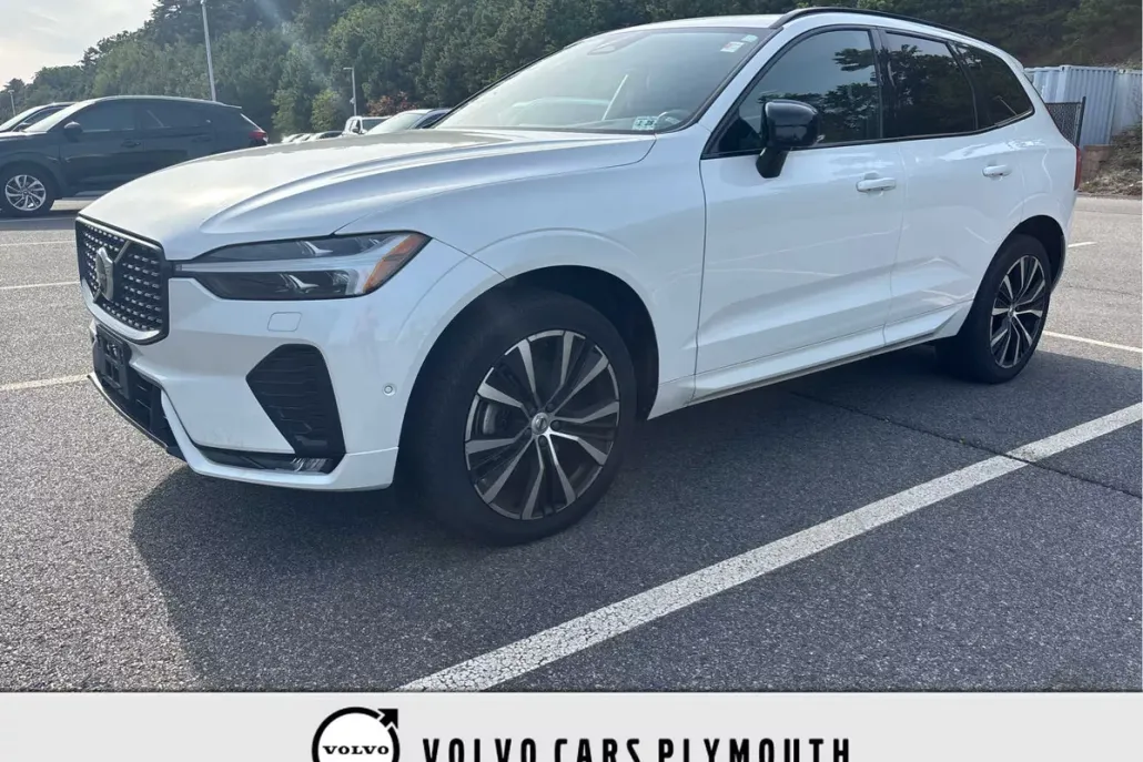 2023 Volvo XC60 B5 Plus photo 1