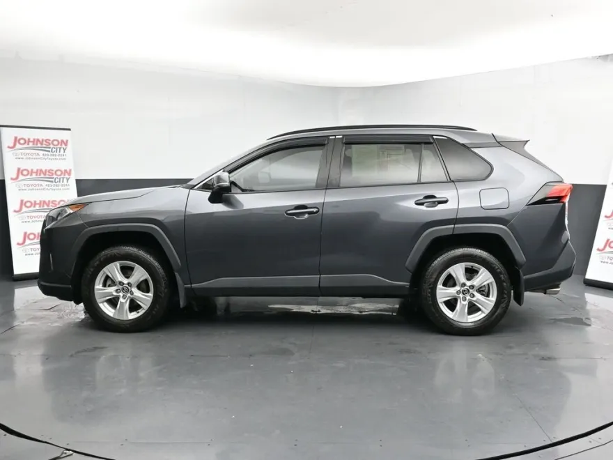 2020 Toyota RAV4 XLE photo 1