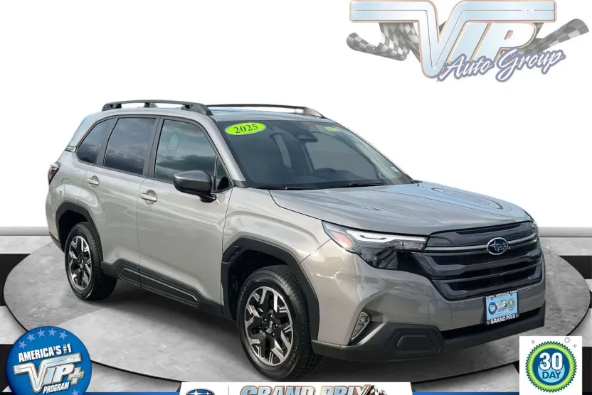 2025 Subaru Forester Premium photo 1