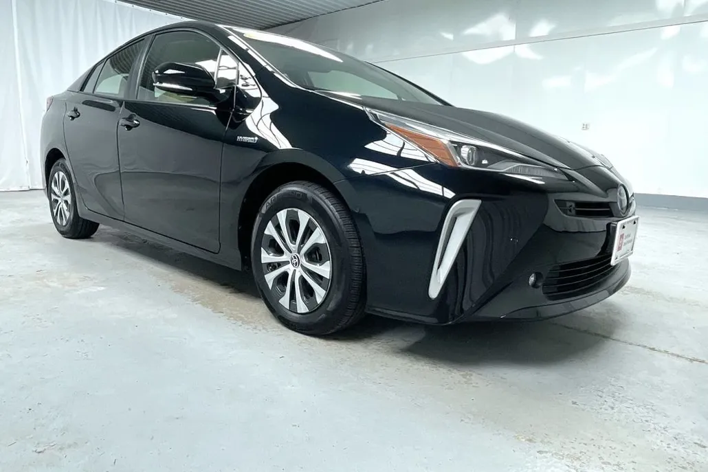 2019 Toyota Prius XLE AWD-e photo 1