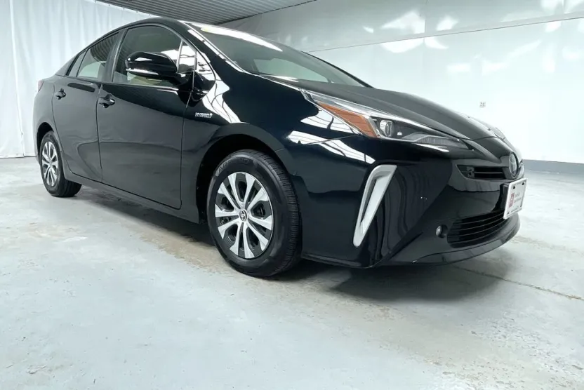 2019 Toyota Prius XLE AWD-e photo 1