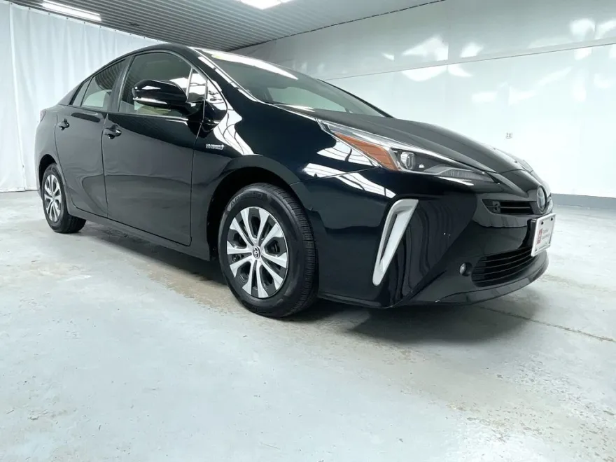 2019 Toyota Prius XLE AWD-e photo 1