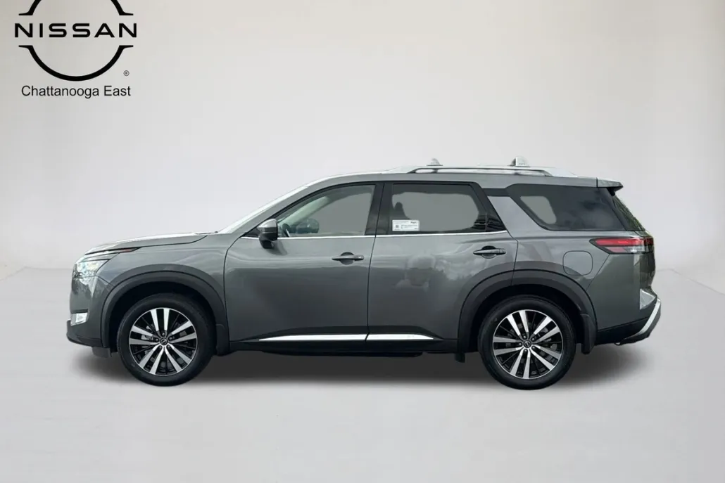 2025 Nissan Pathfinder Platinum photo 1