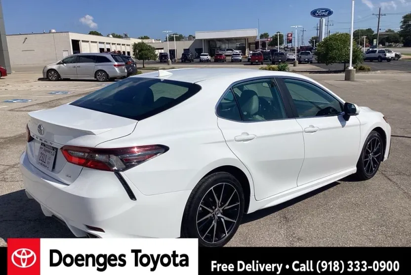 2023 Toyota Camry SE photo 1