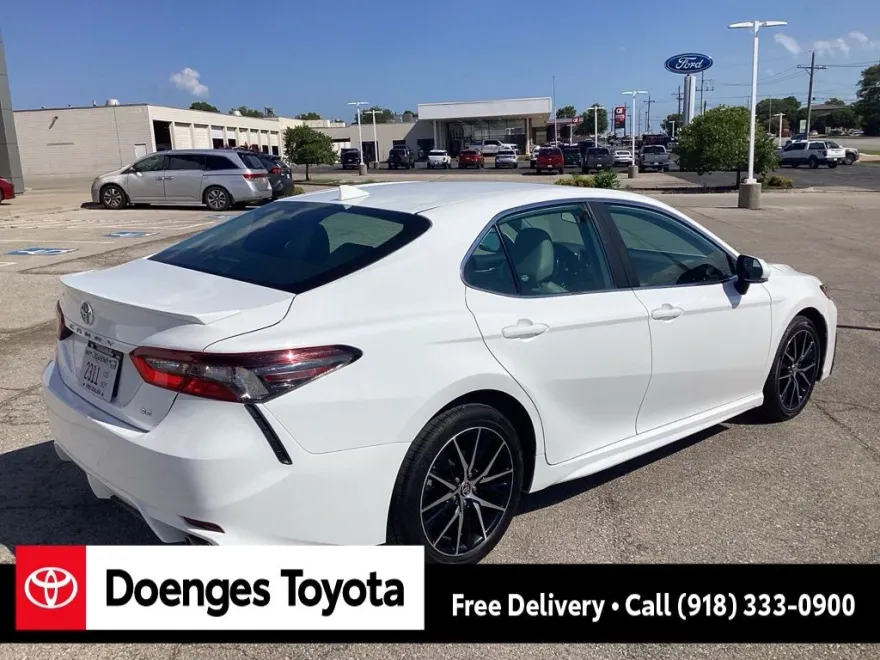 2023 Toyota Camry SE photo 1