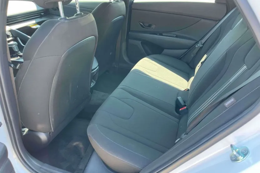 2025 Hyundai Elantra SEL Sport photo 1
