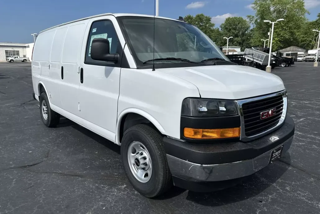 2025 Gmc Savana Cargo 2500 photo 1