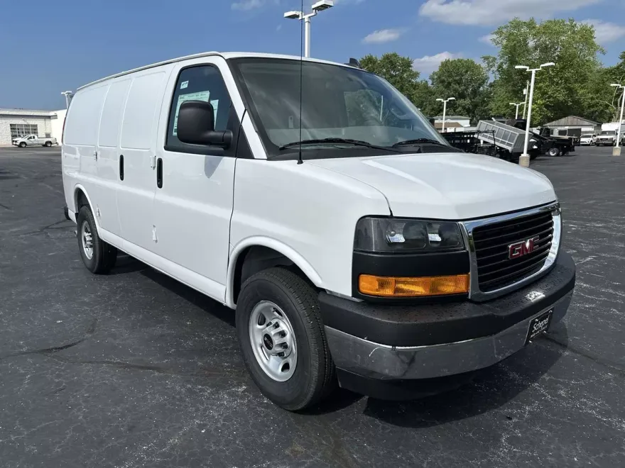 2025 Gmc Savana Cargo 2500 photo 1