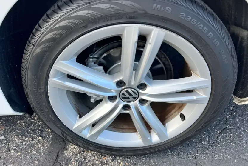 2014 Volkswagen Passat SE photo 1