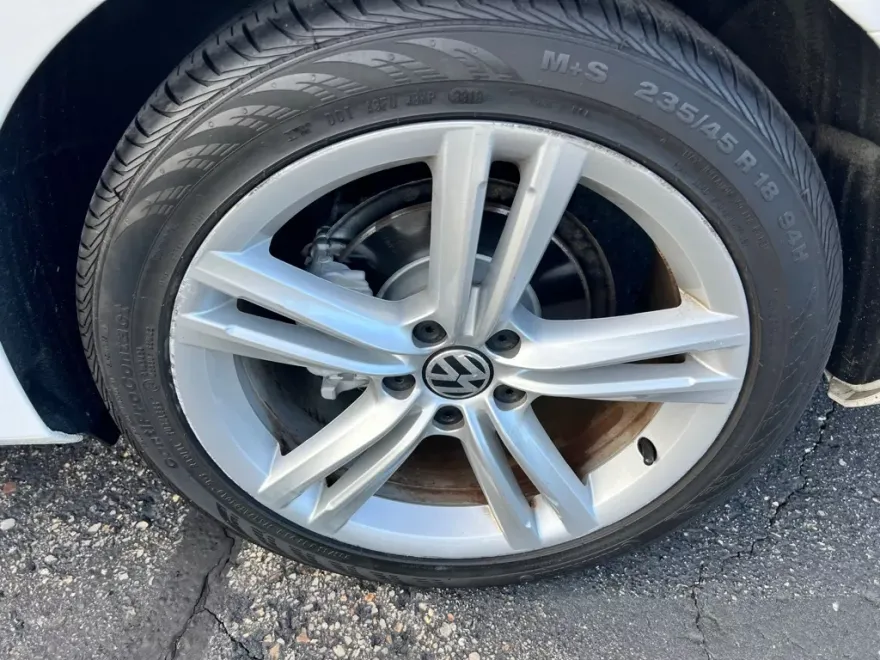 2014 Volkswagen Passat SE photo 1