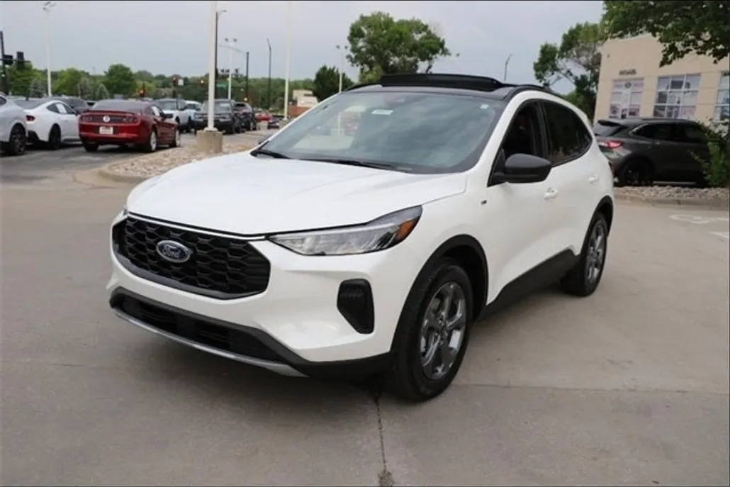 2025 Ford Escape ST-Line photo 1