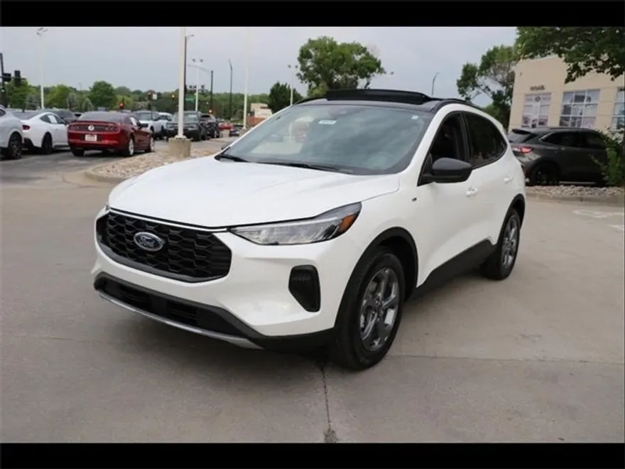 2025 Ford Escape ST-Line photo 1
