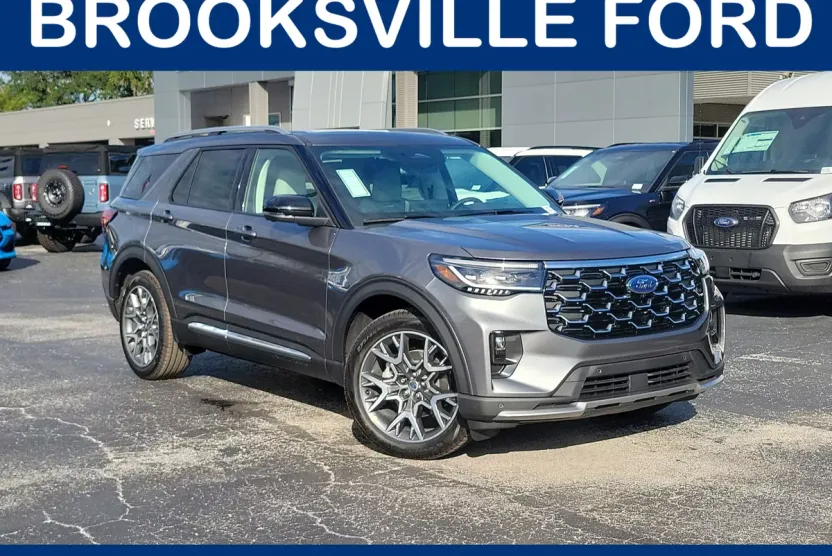 2025 Ford Explorer Platinum photo 1