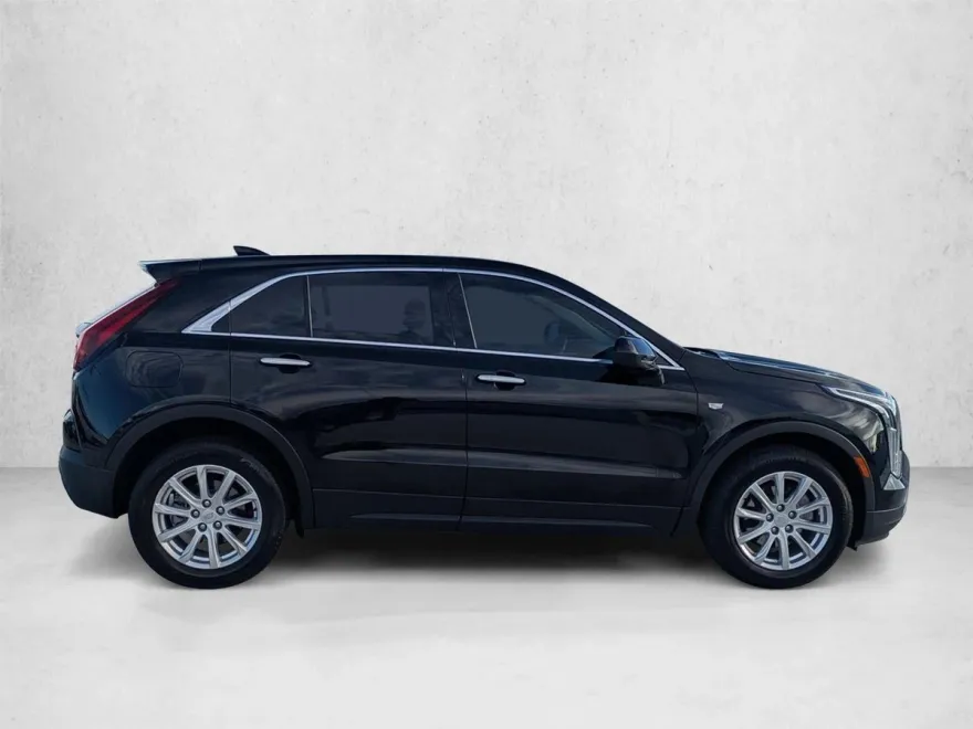 2023 Cadillac XT4 Luxury photo 1
