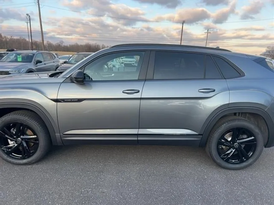 2025 Volkswagen Atlas Cross Sport SEL R-Line photo 1