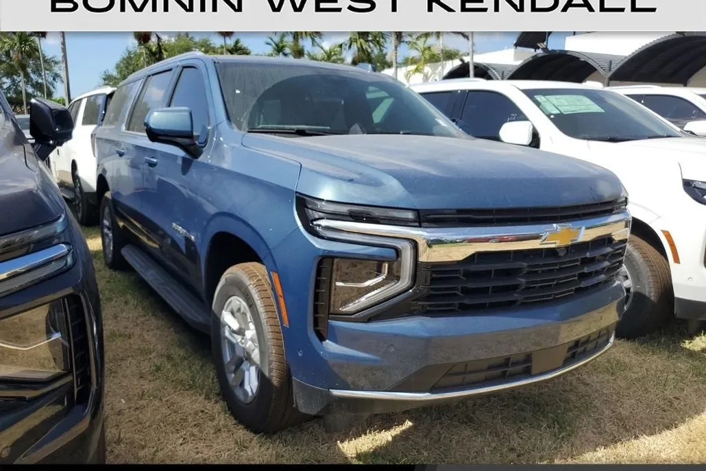2025 Chevrolet Suburban LS photo 1