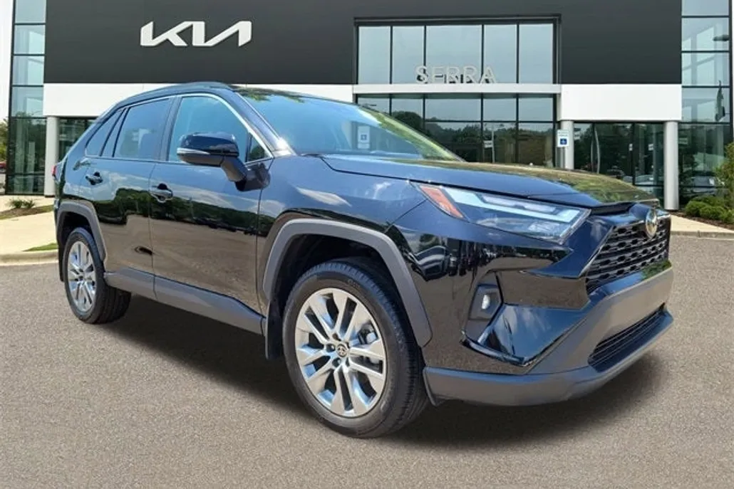 2024 Toyota RAV4 XLE Premium photo 1