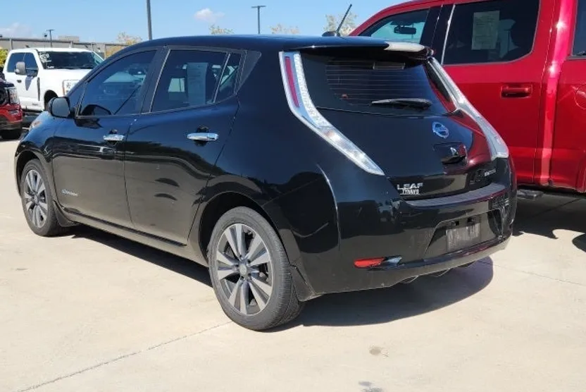 2015 Nissan Leaf SL photo 1