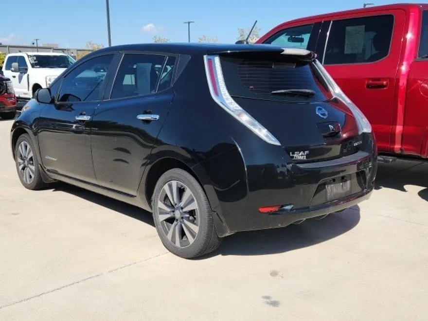 2015 Nissan Leaf SL photo 1