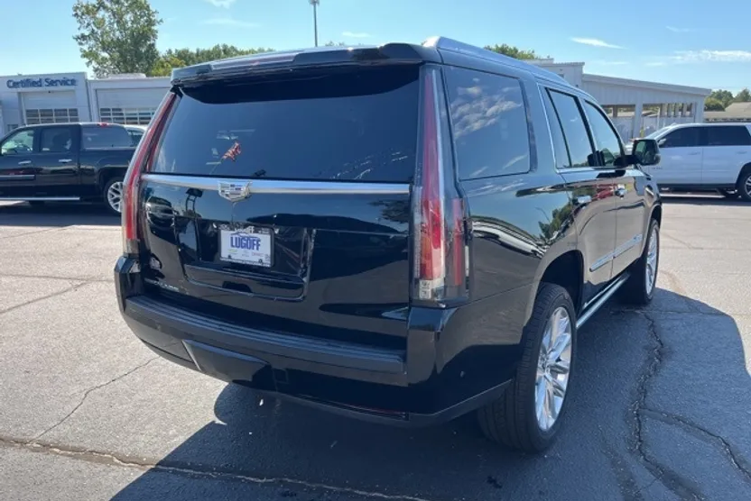 2017 Cadillac Escalade Premium Luxury photo 1