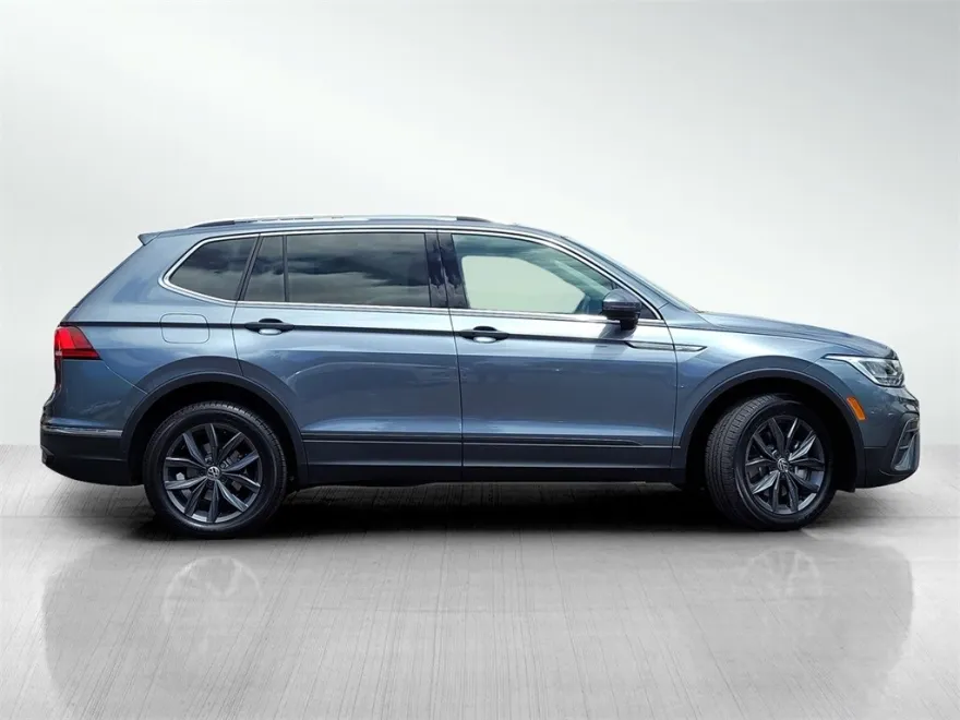 2022 Volkswagen Tiguan SE photo 1