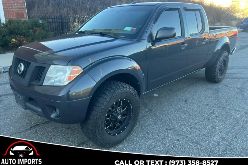 2014 Nissan Frontier Crew Cab SV photo 1