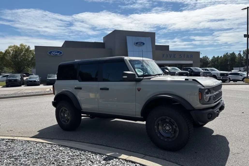 2025 Ford Bronco Badlands photo 1